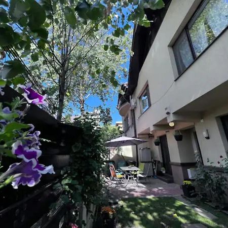 Vila Luminoasa Cu Curte Privata Бухарест Екстер'єр фото